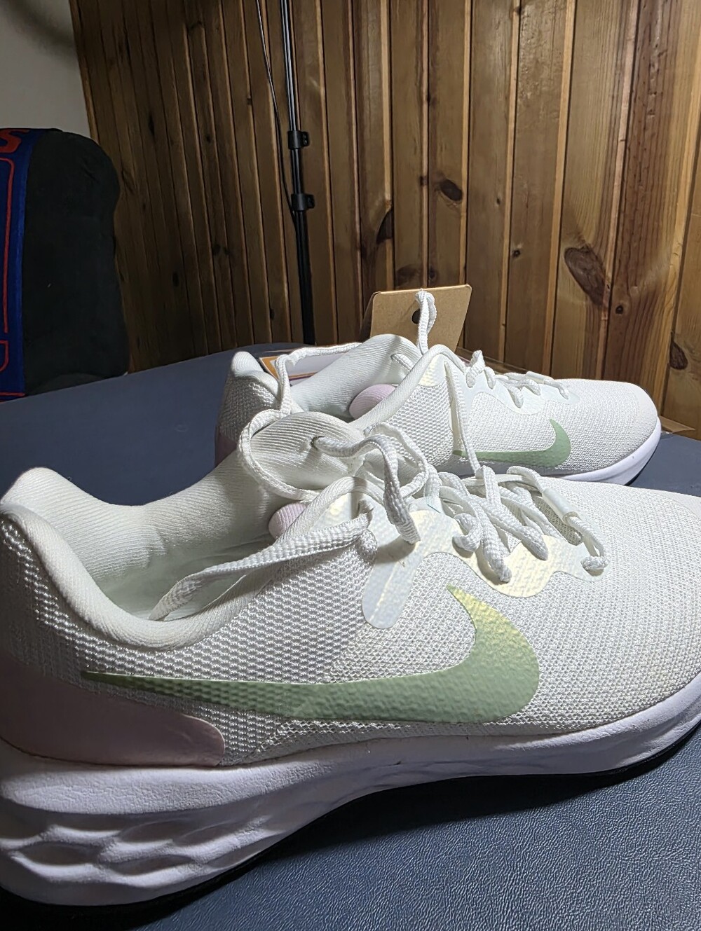 Nike Revolution 6 Women’s White Running Shoes Size 8.5w.